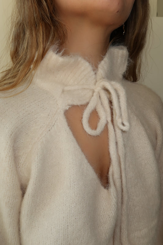 Pull col noué beige
